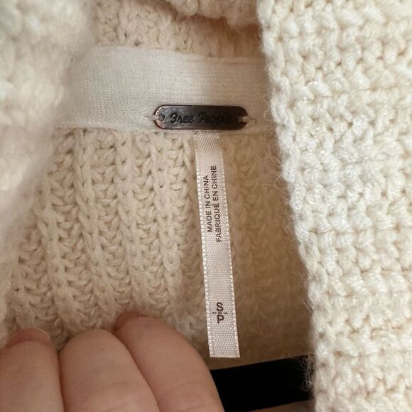 Free People Women’s Small Cream Chunky Turtleneck Sweater - Picture 2 of 6